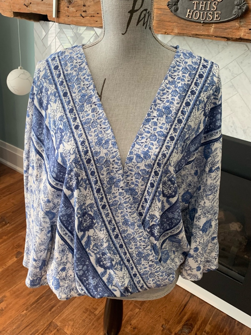 CHARLIE B Blue Floral V-Neck Blouse